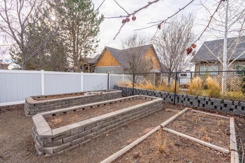 Tiny photo for 3571 SW 36th Place, Redmond, OR 97756 (MLS # 220212982)