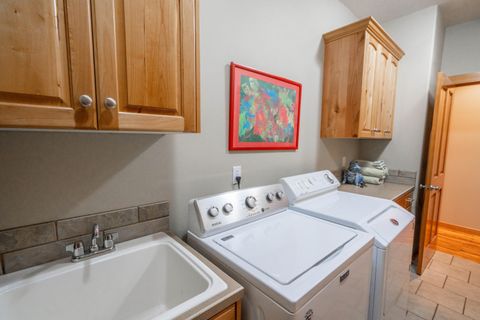 Tiny photo for 3571 SW 36th Place, Redmond, OR 97756 (MLS # 220212982)