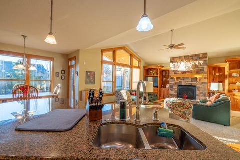 Tiny photo for 3571 SW 36th Place, Redmond, OR 97756 (MLS # 220212982)