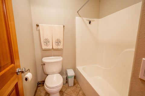 Tiny photo for 3571 SW 36th Place, Redmond, OR 97756 (MLS # 220212982)