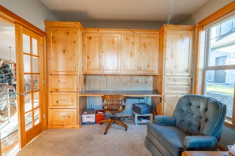 Tiny photo for 3571 SW 36th Place, Redmond, OR 97756 (MLS # 220212982)