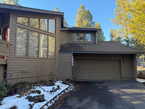 Photo of 17926 Playoff Lane #3, Sunriver, OR 97707 (MLS # 220213891)