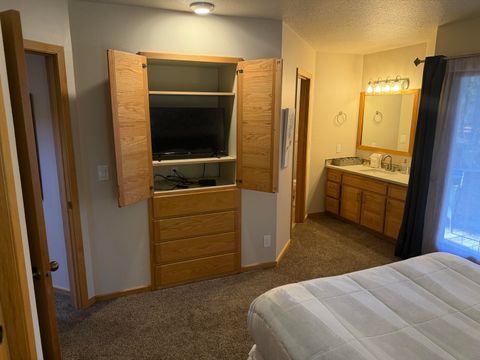 Tiny photo for 17926 Playoff Lane #3, Sunriver, OR 97707 (MLS # 220213891)