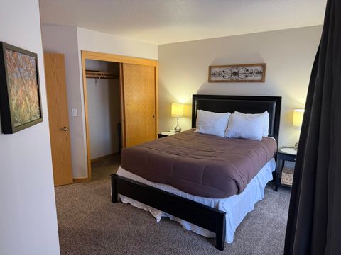 Tiny photo for 17926 Playoff Lane #3, Sunriver, OR 97707 (MLS # 220213891)