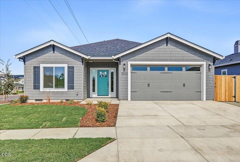 Photo of 3703 Carlin Drive, Medford, OR 97504 (MLS # 220229128)