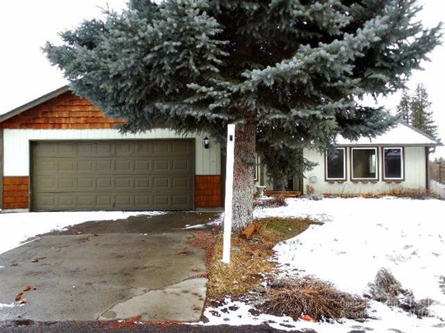 Renovation complete! Beautiful single level home in the desirable city of Sisters. The home features master on the main living, fenced yard, storage shed, and small greenhouse. One year home warranty provided by the seller.