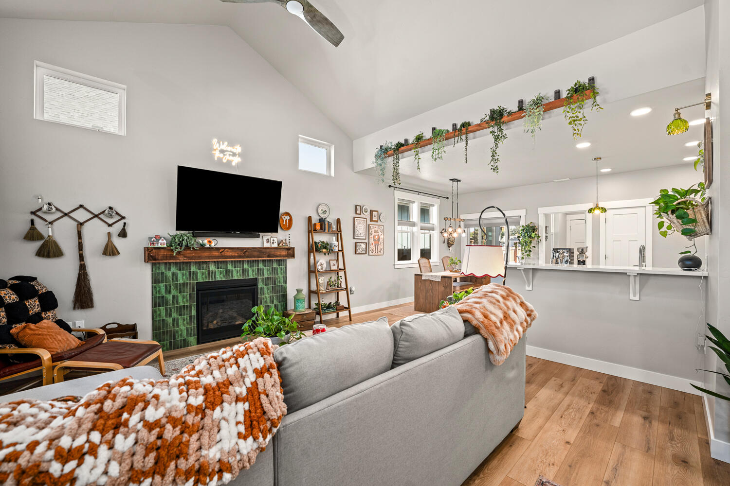 880 NW 19th Street