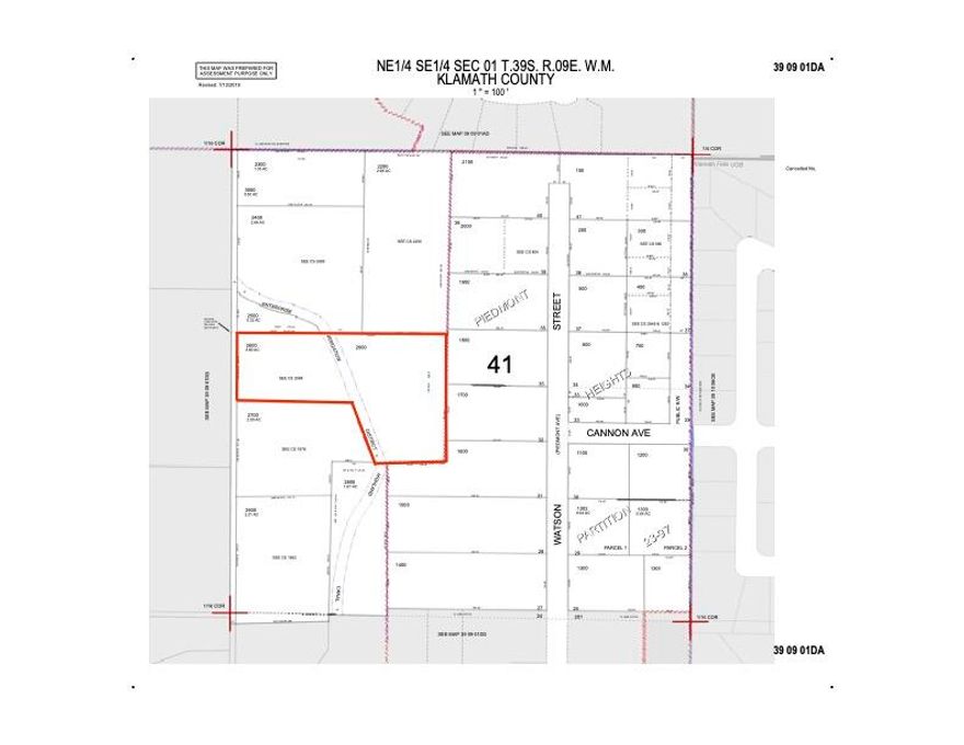Discover 3.6 acres of opportunity just on the edge of town. This flat, usable parcel comes with water rights, giving you a strong foundation for future building plans. The location offers that perfect balance of country feel and close-to-everything convenience. With plenty of space to design your layout, this property is an ideal spot to bring your dream home—or your whole vision—to life. Whether you're looking to build now or invest for later, the potential here is wide open.
Buyers are responsible for performing their own due diligence regarding zoning, utilities, and permitted uses for the land.