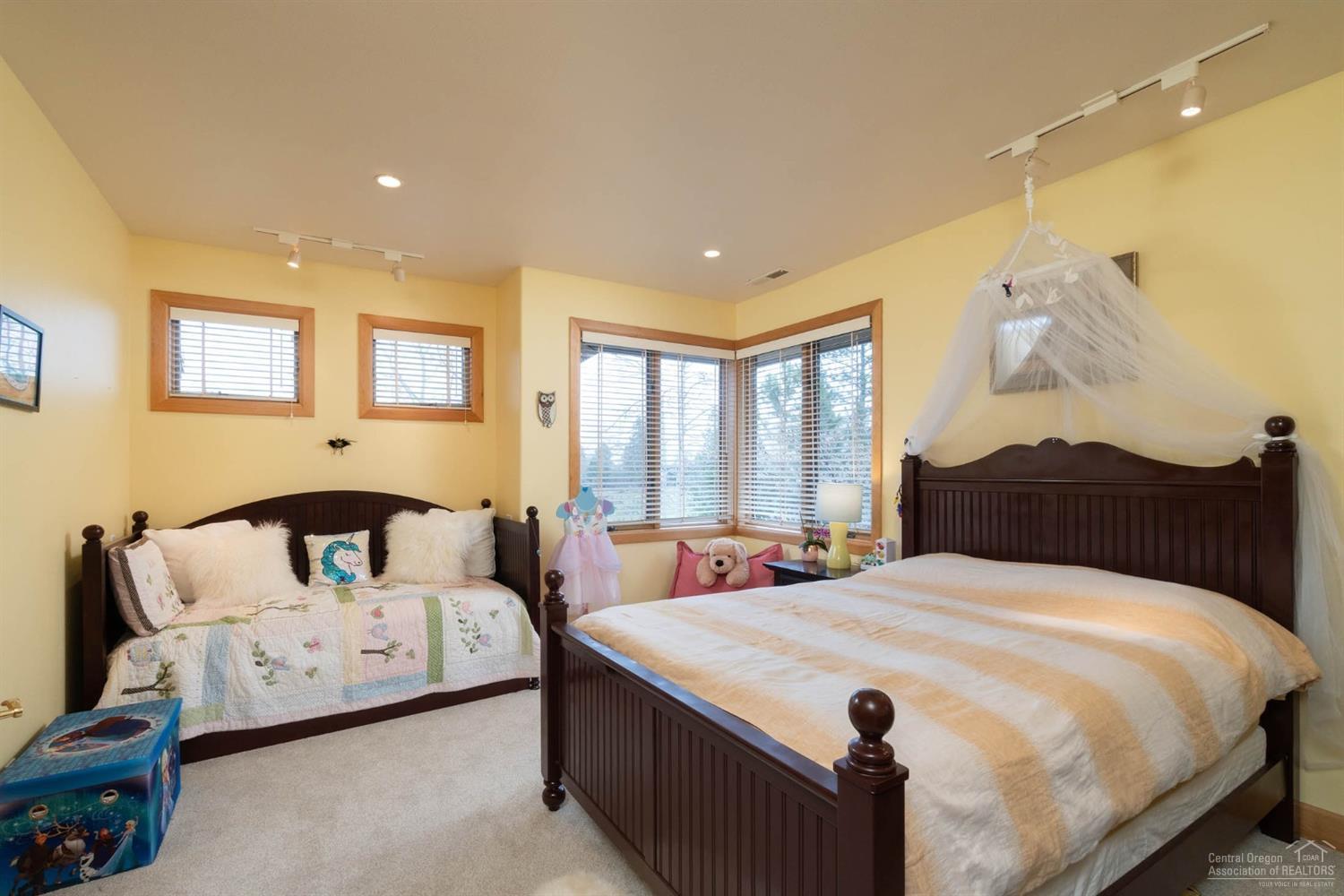 Broken Top - Residential