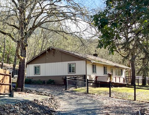 Tiny photo for 5191 Cloverlawn Drive, Grants Pass, OR 97527 (MLS # 220215175)