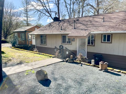 Photo of 5191 Cloverlawn Drive, Grants Pass, OR 97527 (MLS # 220215175)