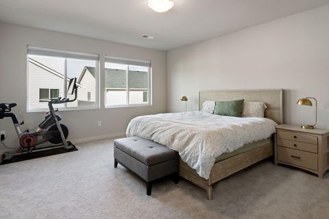 Tiny photo for 63429 Peale Street, Bend, OR 97701 (MLS # 220215874)