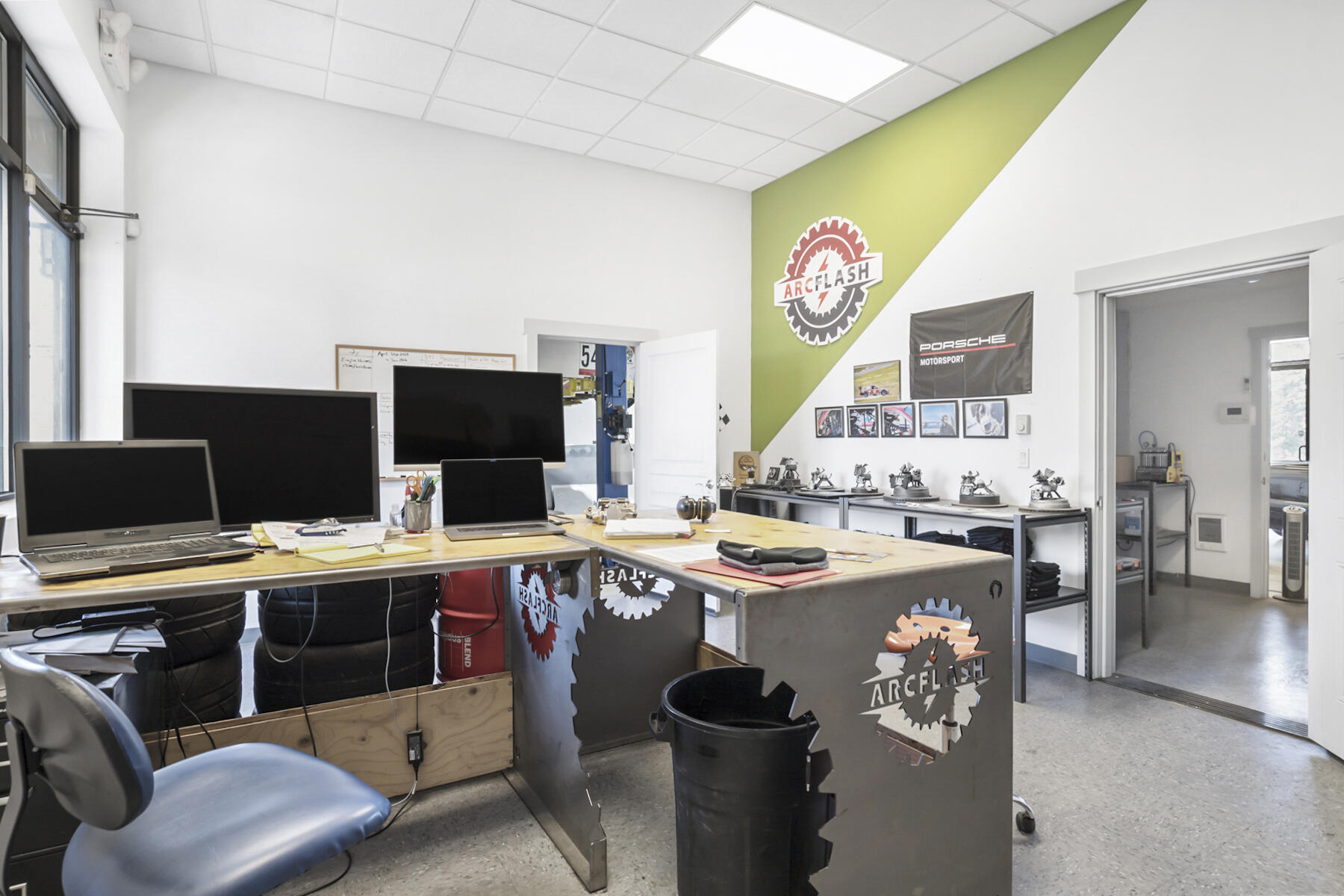 Main image without alt text