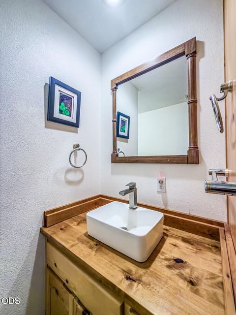 Tiny photo for 11550 Simpson Canyon Road, Klamath Falls, OR 97601 (MLS # 220223729)