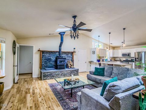 Tiny photo for 11550 Simpson Canyon Road, Klamath Falls, OR 97601 (MLS # 220223729)