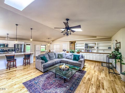 Tiny photo for 11550 Simpson Canyon Road, Klamath Falls, OR 97601 (MLS # 220223729)