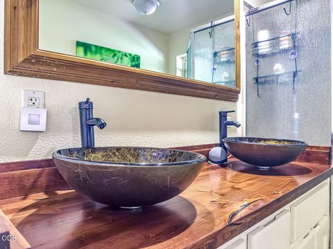 Tiny photo for 11550 Simpson Canyon Road, Klamath Falls, OR 97601 (MLS # 220223729)