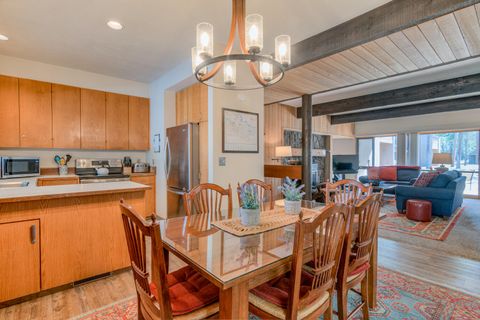 57217 Island Road 17 Sunriver OR 97707