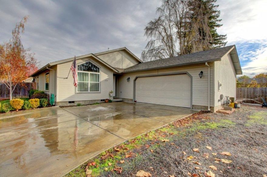 Beautiful newer 3 bedroom, 2 bath home. Floor plan is perfect for someone who loves to entertain. Large open kitchen with center island and pantry, spacious living room with vaulted ceiling. Over-sized master suite with coffered ceiling detail, large walk in closet and dual vanity. DON'T MISS the additional Bonus Room between the laundry room and 2 car garage, perfect for a man cave or home office! Plenty of storage throughout, room for your RV and toys.