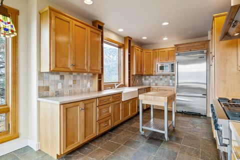 Tiny photo for 6346 Stoneridge Drive, Klamath Falls, OR 97601 (MLS # 220211677)