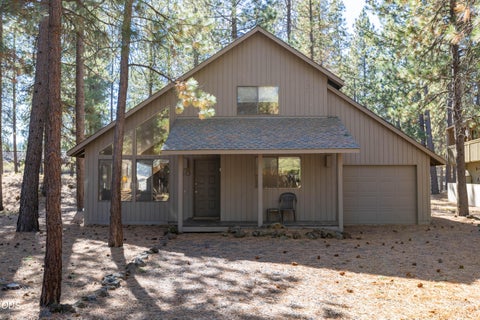 Photo of 10 Ashwood Lane, Bend, OR 97707 (MLS # 220229516)