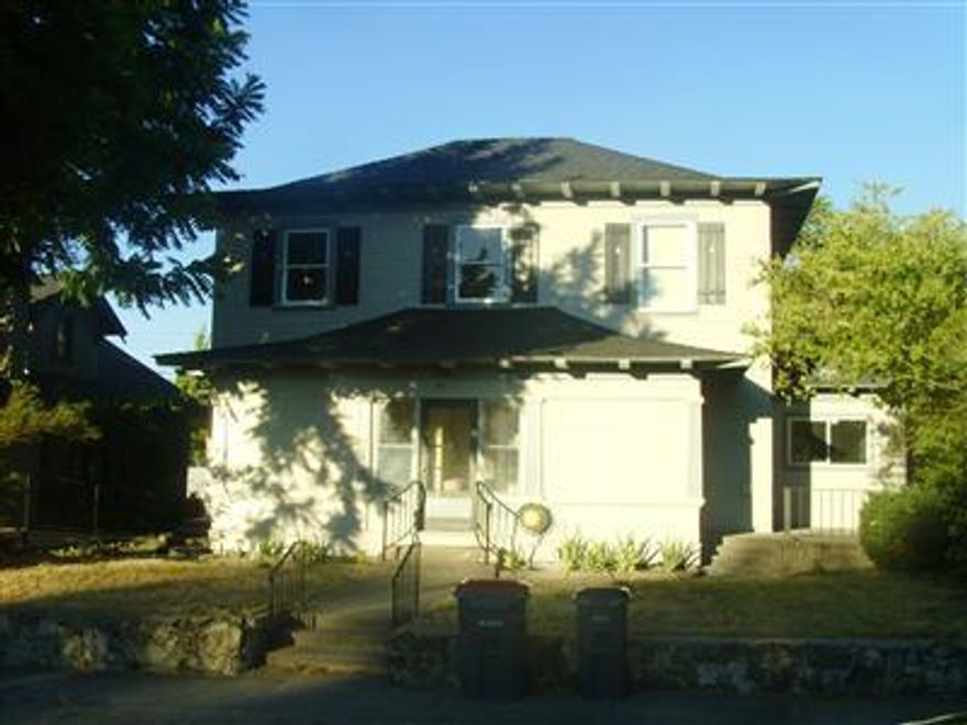 This craftsman style 4-plex is overflowing with character. The property is centrally located near the courthouse and is zoned Commercial-Service Professional. Units are currently being used residentially but would make wonderful professional offices, as well.