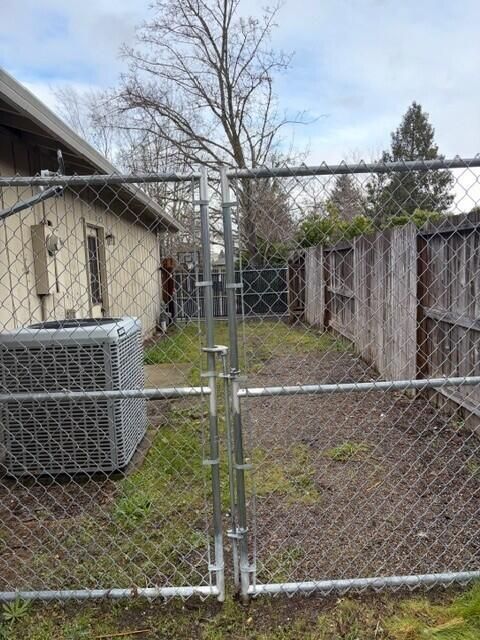 Tiny photo for 556 Glenn Way, Central Point, OR 97502 (MLS # 220215638)