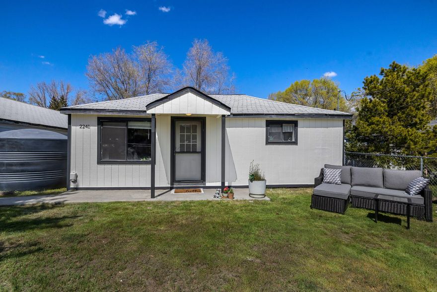 Charming 1 Bed, 1 Bath Home on .21 Acre Lot. This newly remodeled home is ideal for first-time buyers or those looking to downsize. Situated on a spacious lot, this property combines modern comfort with ample outdoor space.