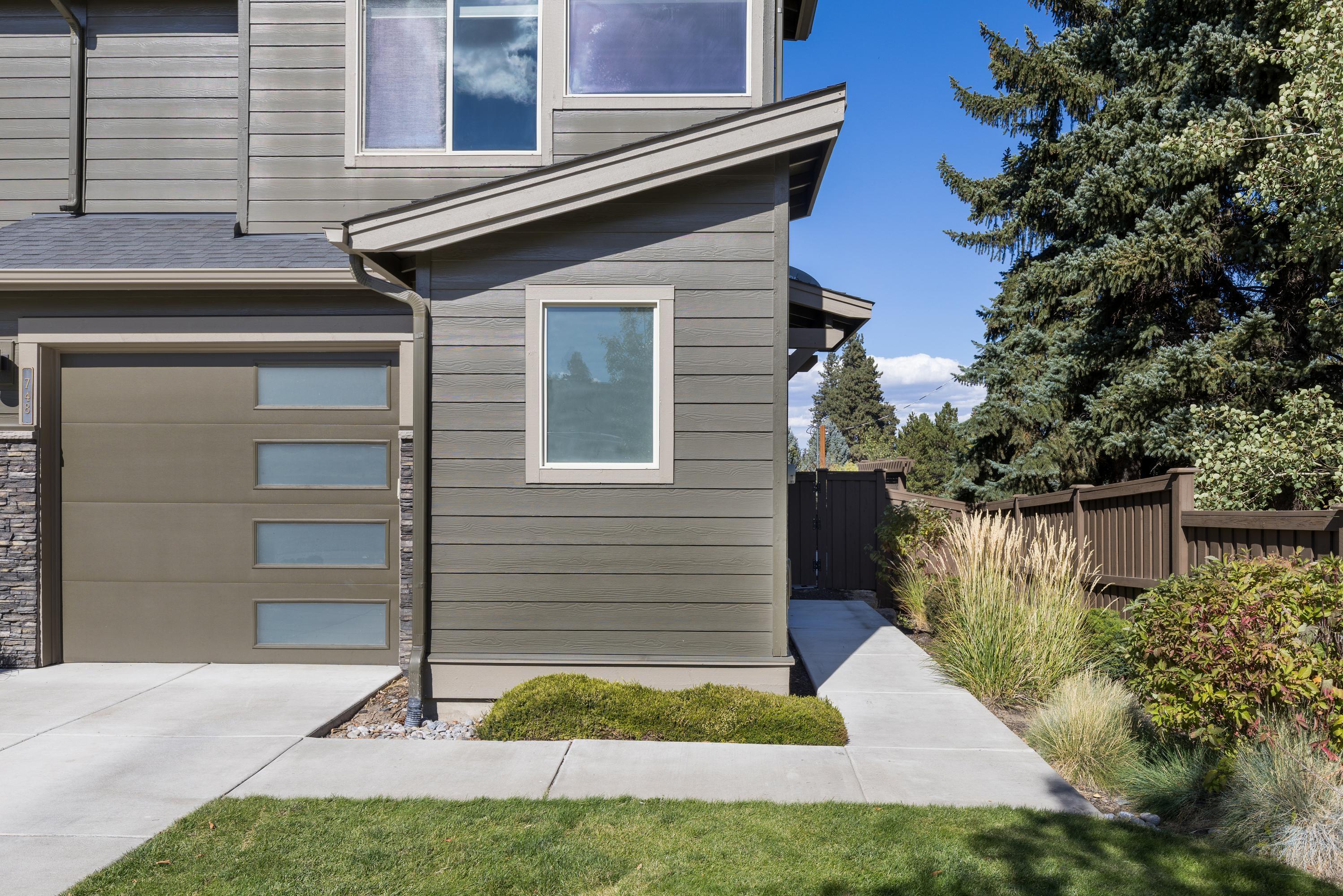 748 NE Vail Lane