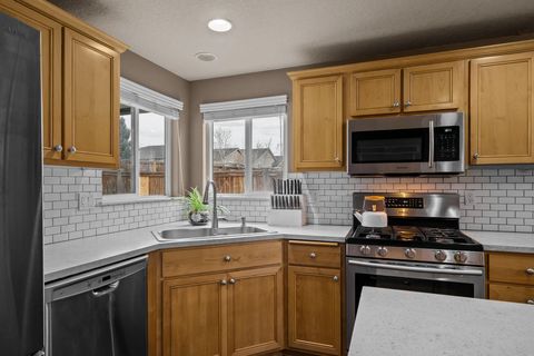 Tiny photo for 63194 NE De Haviland Street, Bend, OR 97701 (MLS # 220213173)