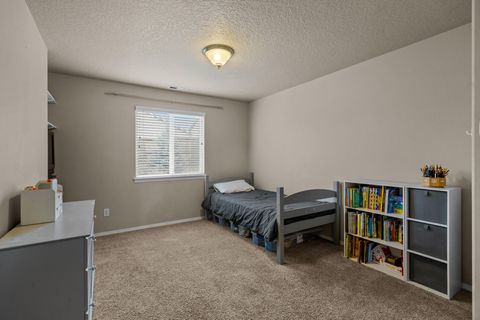 Tiny photo for 63194 NE De Haviland Street, Bend, OR 97701 (MLS # 220213173)