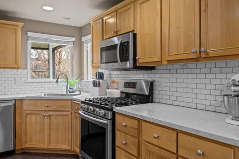 Tiny photo for 63194 NE De Haviland Street, Bend, OR 97701 (MLS # 220213173)