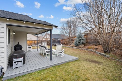 Tiny photo for 63194 NE De Haviland Street, Bend, OR 97701 (MLS # 220213173)
