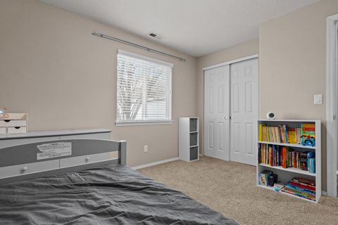 Tiny photo for 63194 NE De Haviland Street, Bend, OR 97701 (MLS # 220213173)