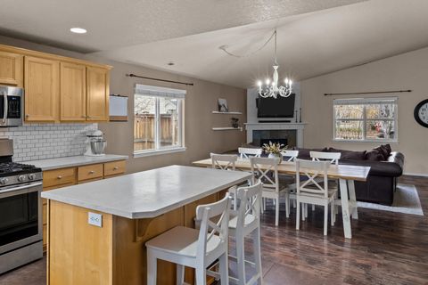 Tiny photo for 63194 NE De Haviland Street, Bend, OR 97701 (MLS # 220213173)