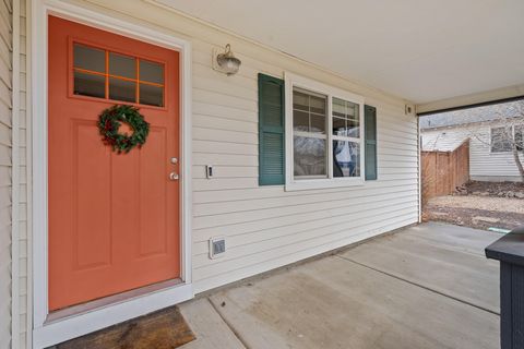 Tiny photo for 63194 NE De Haviland Street, Bend, OR 97701 (MLS # 220213173)