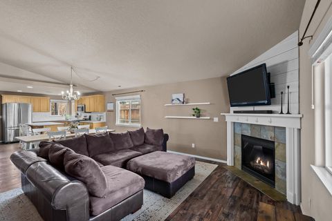 Tiny photo for 63194 NE De Haviland Street, Bend, OR 97701 (MLS # 220213173)