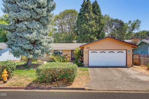 Tiny photo for 685 Talbot Street, Eagle Point, OR 97524 (MLS # 220226714)