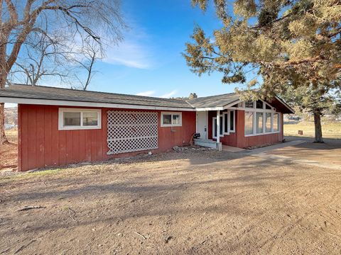 Tiny photo for 643 NE Coles Road, Prineville, OR 97754 (MLS # 220212911)