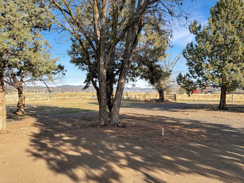 Tiny photo for 643 NE Coles Road, Prineville, OR 97754 (MLS # 220212911)