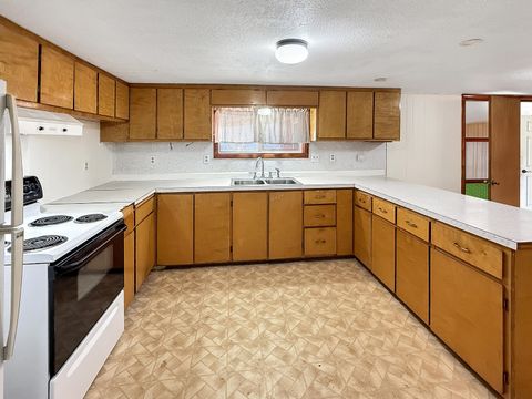 Tiny photo for 643 NE Coles Road, Prineville, OR 97754 (MLS # 220212911)