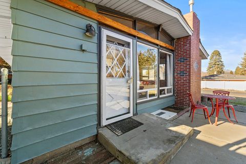 Tiny photo for 4366 Highland Way, Klamath Falls, OR 97603 (MLS # 220213784)