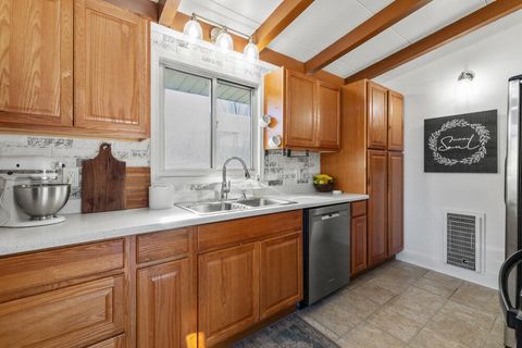 Tiny photo for 4366 Highland Way, Klamath Falls, OR 97603 (MLS # 220213784)