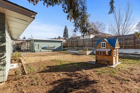 Tiny photo for 4366 Highland Way, Klamath Falls, OR 97603 (MLS # 220213784)