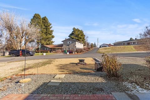 Tiny photo for 4366 Highland Way, Klamath Falls, OR 97603 (MLS # 220213784)