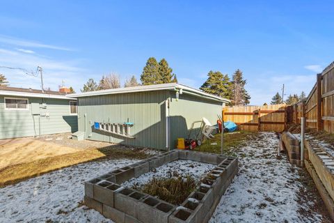 Tiny photo for 4366 Highland Way, Klamath Falls, OR 97603 (MLS # 220213784)