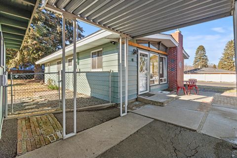 Tiny photo for 4366 Highland Way, Klamath Falls, OR 97603 (MLS # 220213784)