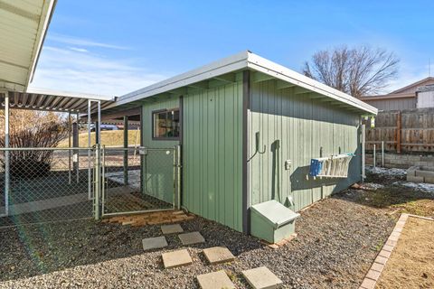 Tiny photo for 4366 Highland Way, Klamath Falls, OR 97603 (MLS # 220213784)