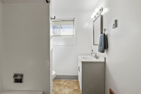 Tiny photo for 4366 Highland Way, Klamath Falls, OR 97603 (MLS # 220213784)