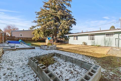 Tiny photo for 4366 Highland Way, Klamath Falls, OR 97603 (MLS # 220213784)